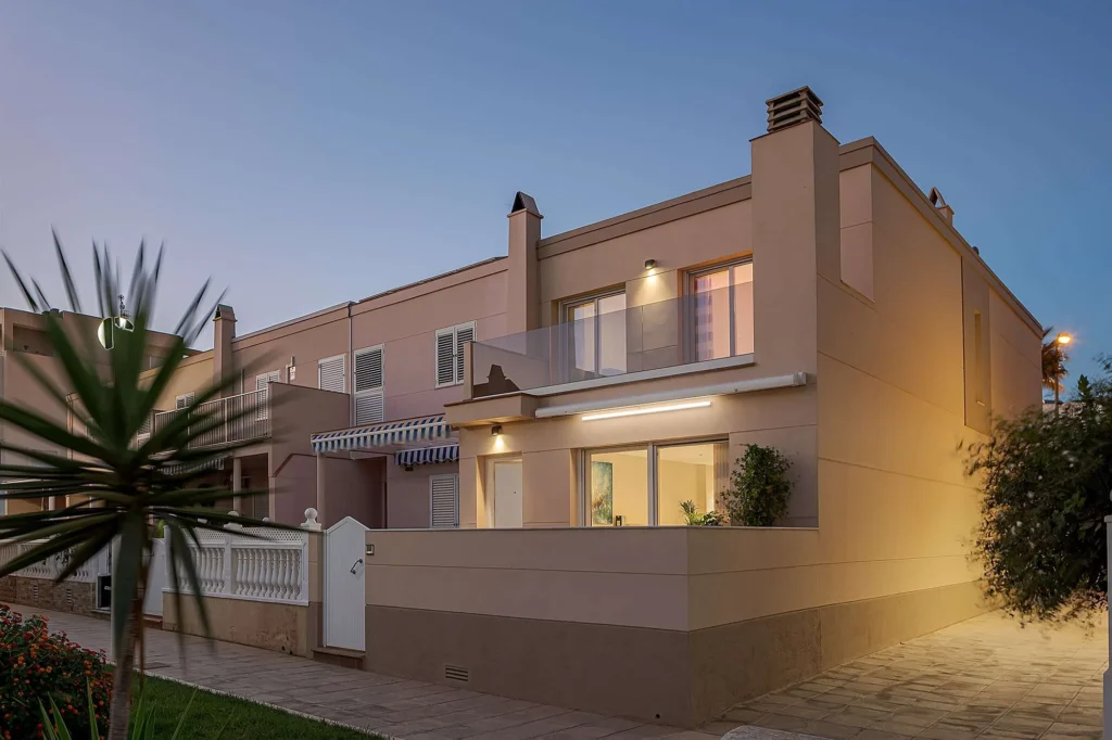 Poniente Beach, proyecto de Mondo Studio